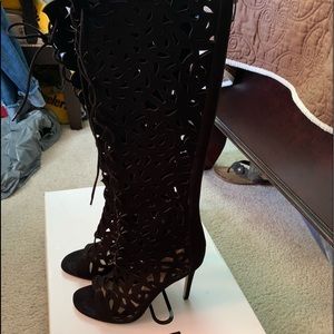 Black boots. New w/o tags feel free to make offer